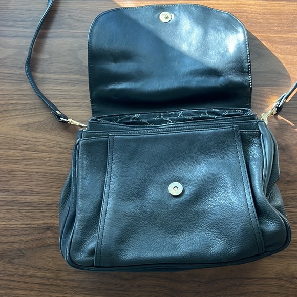 ☀️Vintage Joan Weisz Leather Black Cross body satchel bag gold hardware - Picture 7 of 12